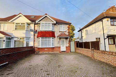104 The Crossways, Hounslow, TW5 0JP