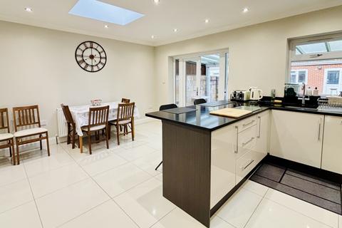 104 The Crossways, Hounslow, TW5 0JP