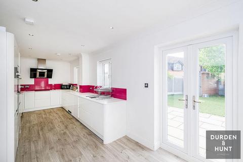 4 bedroom detached house for sale, Kingsley Meadows, Wickford, SS12