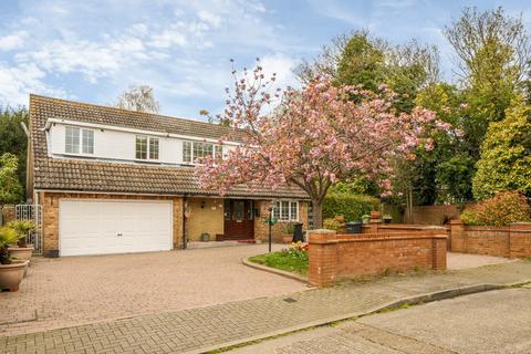 6 bedroom detached house to rent, Kenley Close Chislehurst BR7