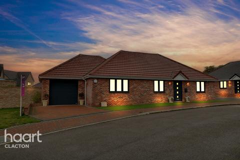 3 bedroom bungalow for sale, Hillside Mews, Clacton-on-Sea