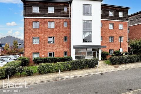 2 bedroom apartment for sale, Graveney Court, Romford, RM1 1EZ