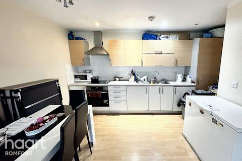 2 bedroom apartment for sale, Graveney Court, Romford, RM1 1EZ