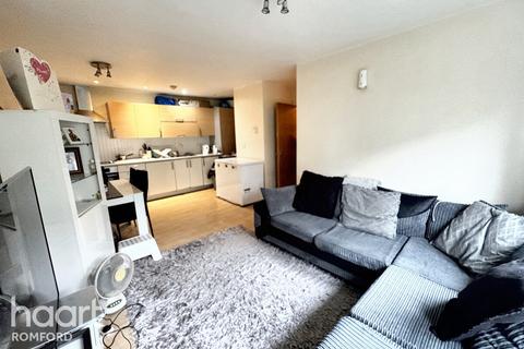 2 bedroom apartment for sale, Graveney Court, Romford, RM1 1EZ