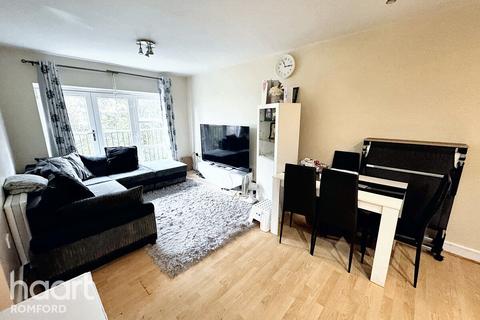 2 bedroom apartment for sale, Graveney Court, Romford, RM1 1EZ