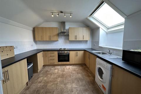 4 bedroom flat to rent, York Road, Exeter EX4