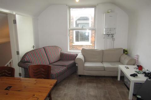 4 bedroom flat to rent, York Road, Exeter EX4