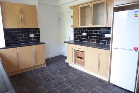 3 bedroom house to rent, Victoria Street, Huddersfield HD5