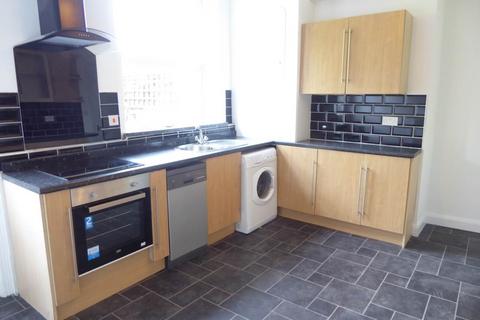 3 bedroom house to rent, Victoria Street, Huddersfield HD5