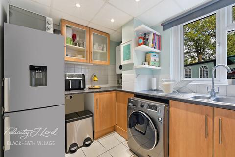 2 bedroom flat for sale, Flintmill Crescent, London