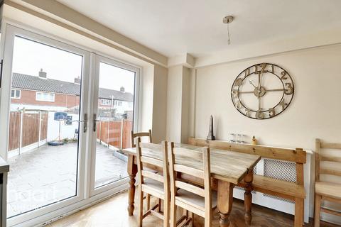 3 bedroom end of terrace house for sale, Chigwell View, Romford, RM5 2JB