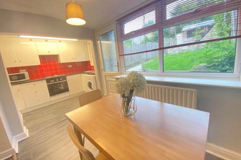 3 bedroom house to rent, Dog Kennel Bank, Huddersfield HD5