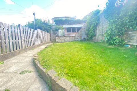 3 bedroom house to rent, Dog Kennel Bank, Huddersfield HD5