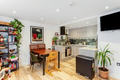 2 bedroom flat for sale, Dawes Road, London