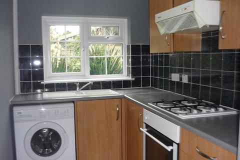 2 bedroom terraced house to rent, Victoria Road, Milton Keynes MK2