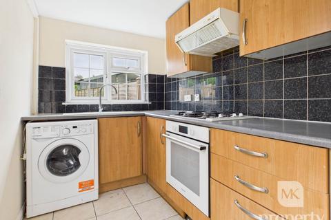 2 bedroom terraced house to rent, Victoria Road, Milton Keynes MK2
