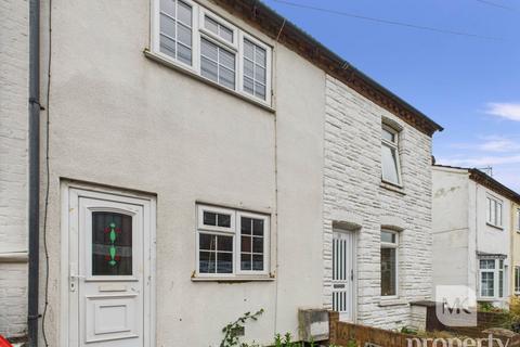 2 bedroom terraced house to rent, Victoria Road, Milton Keynes MK2