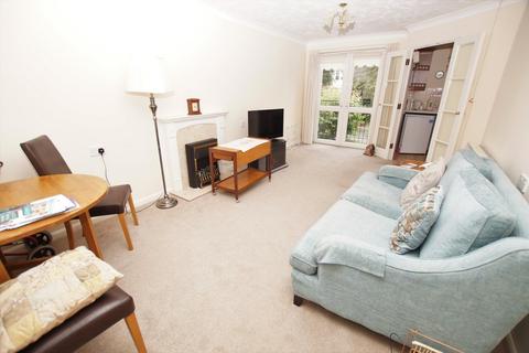 1 bedroom retirement property for sale, King Georges Close, Rayleigh, SS6