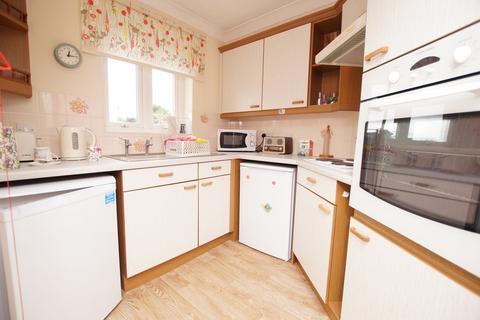 1 bedroom retirement property for sale, King Georges Close, Rayleigh, SS6