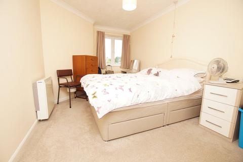 1 bedroom retirement property for sale, King Georges Close, Rayleigh, SS6