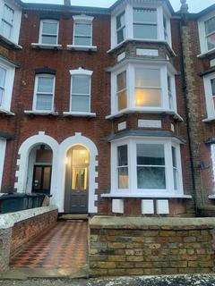 2 bedroom flat to rent, Victoria Park, Kent CT6