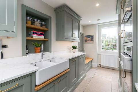 12 Baberton Avenue, Juniper Green, EH14 5DN