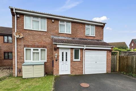 4 bedroom detached house to rent, Hampshire Gardens, Westbury