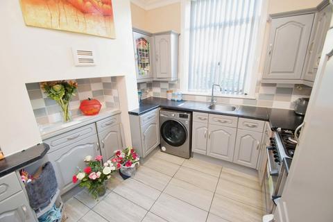 4 bedroom semi-detached house for sale, Grove Road, Bradford BD18