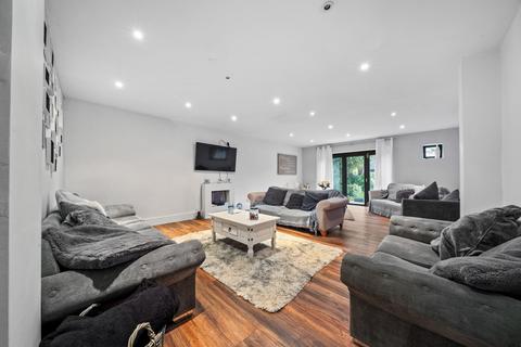 2 Hillside Gardens, Wallington, SM6 9NY