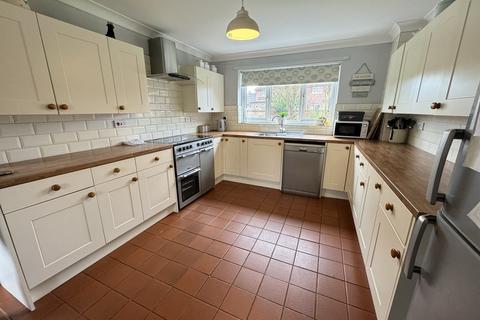 4 bedroom detached house to rent, Grays Close, Castle Donington DE74