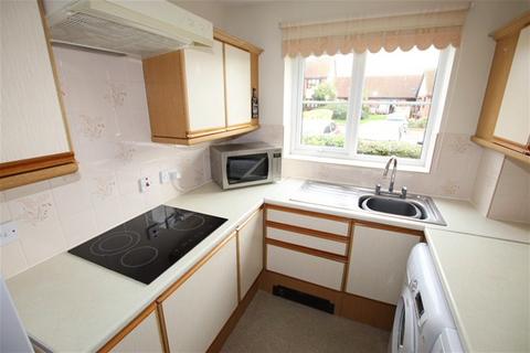 2 bedroom flat for sale, Spinnaker Close, Clacton on Sea