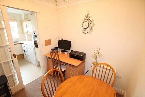 2 bedroom flat for sale, Spinnaker Close, Clacton on Sea