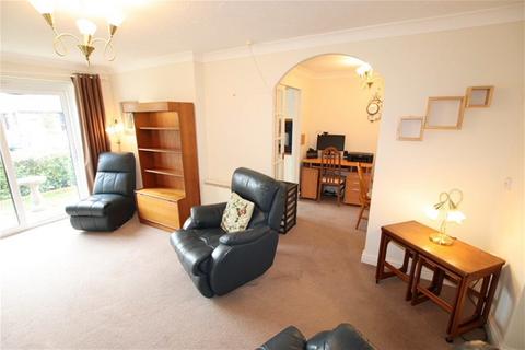 2 bedroom flat for sale, Spinnaker Close, Clacton on Sea