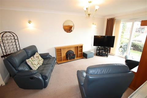 2 bedroom flat for sale, Spinnaker Close, Clacton on Sea