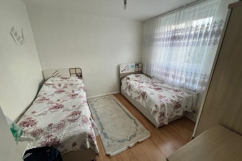 3 bedroom flat to rent, Clapton Common, London, E5