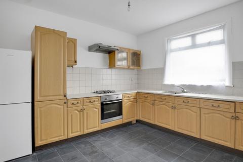 3 bedroom apartment to rent, Ellison Gardens, Southall