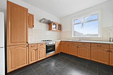 3 bedroom apartment to rent, Ellison Gardens, Southall