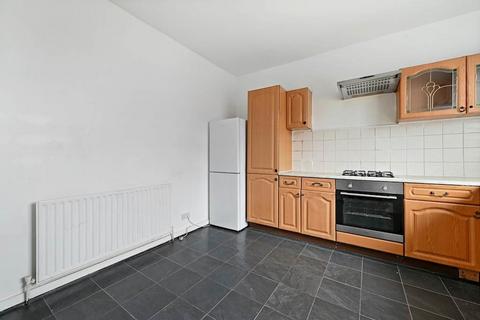 3 bedroom apartment to rent, Ellison Gardens, Southall