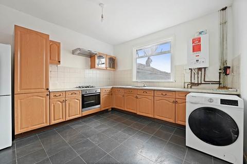 3 bedroom apartment to rent, Ellison Gardens, Southall