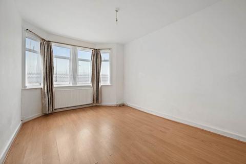 3 bedroom apartment to rent, Ellison Gardens, Southall