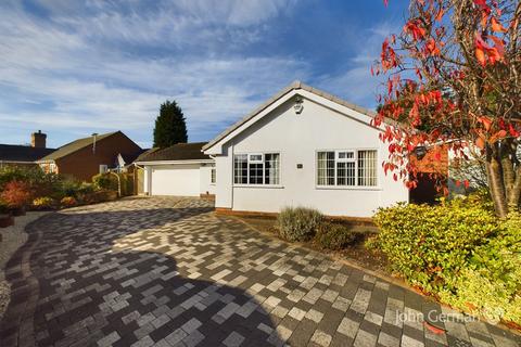 3 bedroom detached bungalow for sale, Wentworth Drive, Lichfield