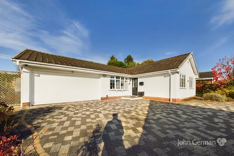 3 bedroom detached bungalow for sale, Wentworth Drive, Lichfield