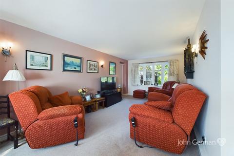 25 Wentworth Drive, Lichfield, WS14 9HN