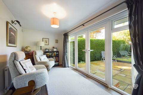25 Wentworth Drive, Lichfield, WS14 9HN