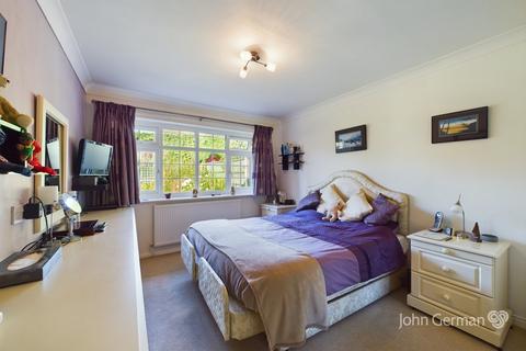 25 Wentworth Drive, Lichfield, WS14 9HN