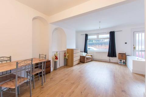 3 bedroom house to rent, Abbey Road, West Ham, London, E15