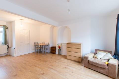 3 bedroom house to rent, Abbey Road, West Ham, London, E15