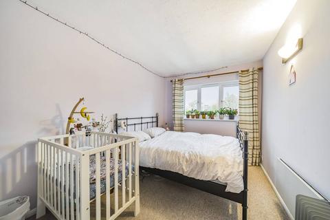 26 Abbey Drive, London, SW17 9PN