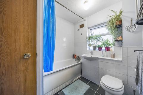 26 Abbey Drive, London, SW17 9PN