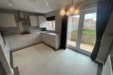 3 bedroom semi-detached house to rent, Northgate, Leyland PR25